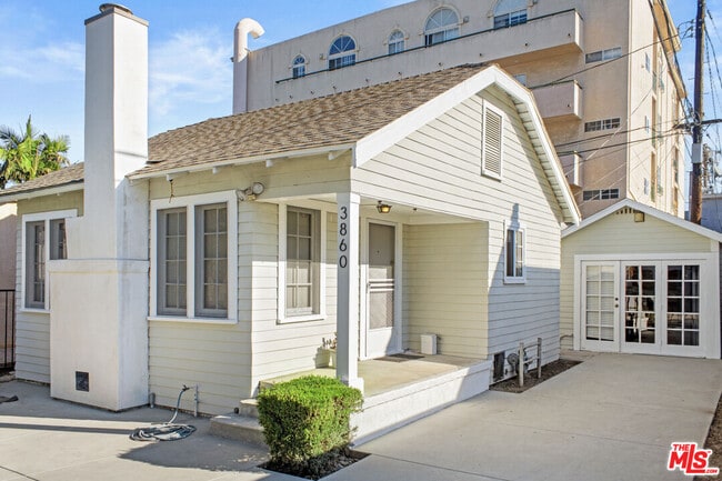 Building Photo - 3860 Goldwyn Terrace