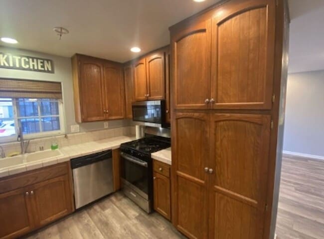 Photo - 1810 Thelborn Way