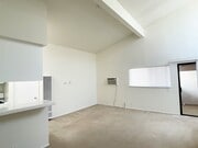 Vaulted ceiling - 3760 Kelton Ave Unit 3