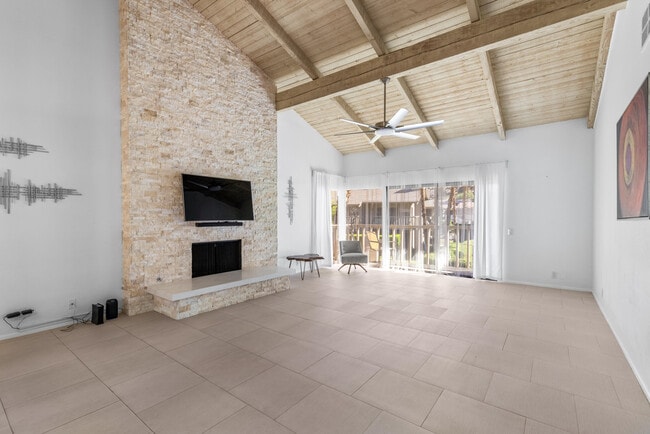 Photo - 46642 Arapahoe Cir Unit B