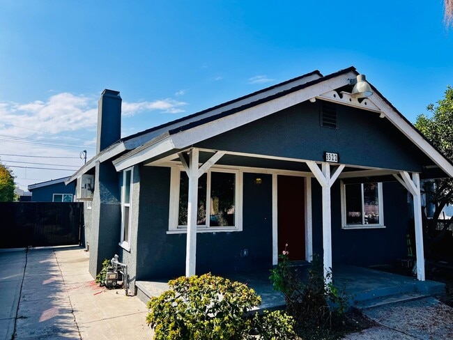 Building Photo - W 66th street , Los Angeles Unit 1