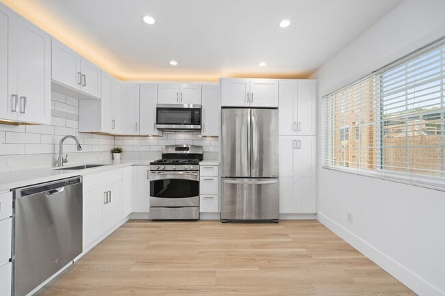 Photo - 520 Poinsettia Ave Unit 520 Poinsettia Ave. B