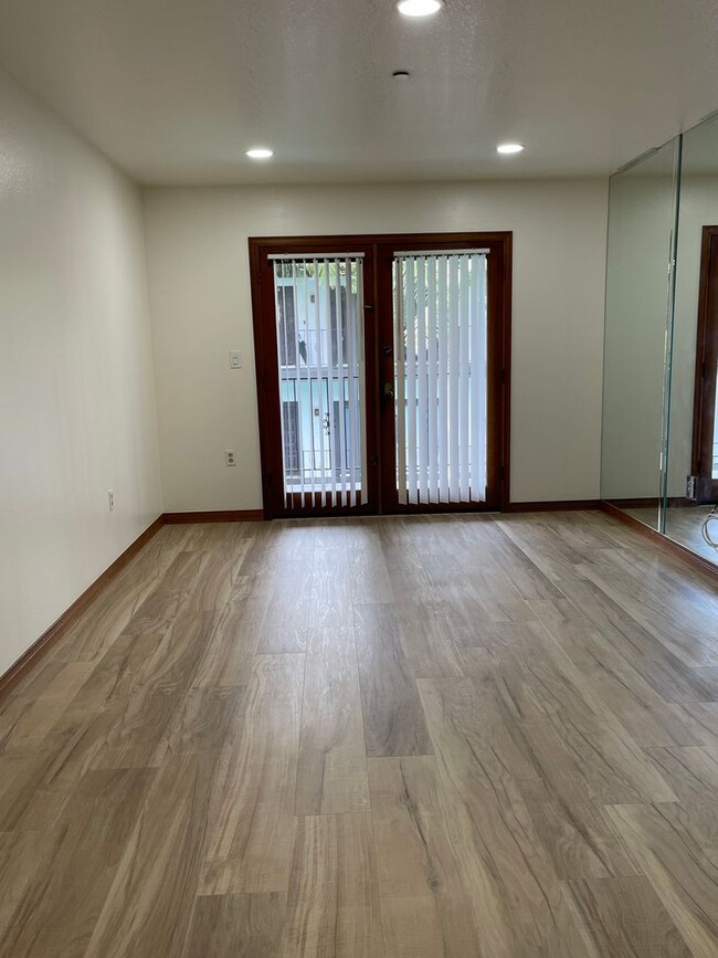 Photo - Los Caballeros #320 Unit 320