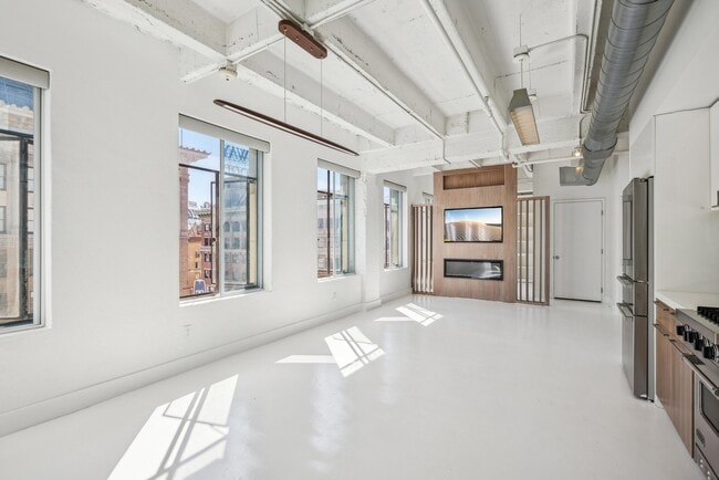 Building Photo - 6253 Hollywood Blvd Unit 1001