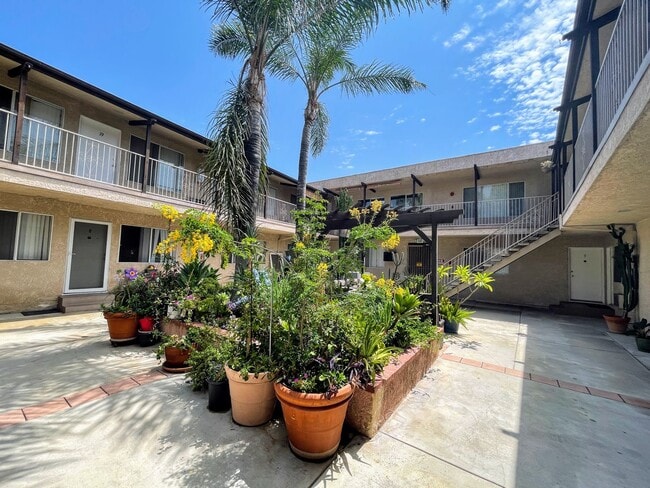 Building Photo - Welcome home! 2bd/2ba Unit #6