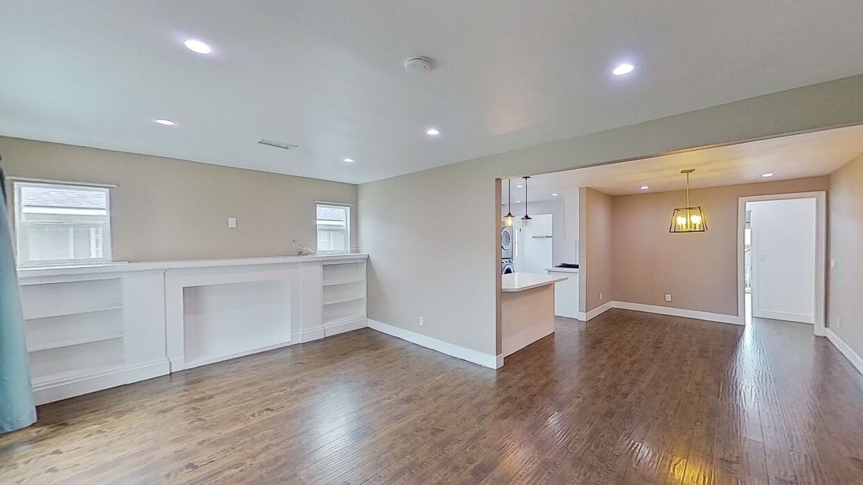 3D Tour - 1133 W 78th St