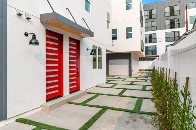 Building Photo - 522 N Wilton Pl Unit 1 Rental