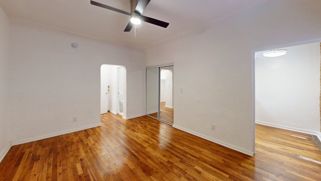 3D Tour - St. Andrews Manor Apartments...Charming Apartments...1920's Classic Brick..Newly Remodeled Building!