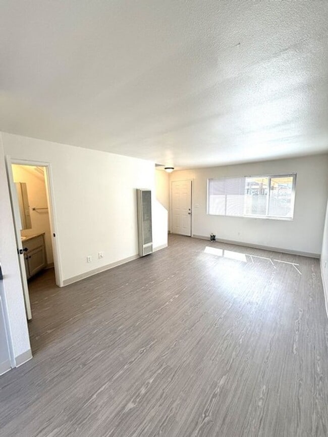 Building Photo - Remodeled Guadalupe 2 bedroom apt Unit 4623