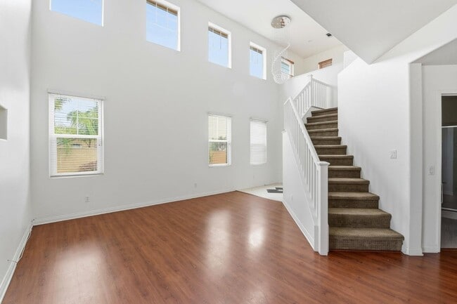 Photo - 125 Macademia Ln