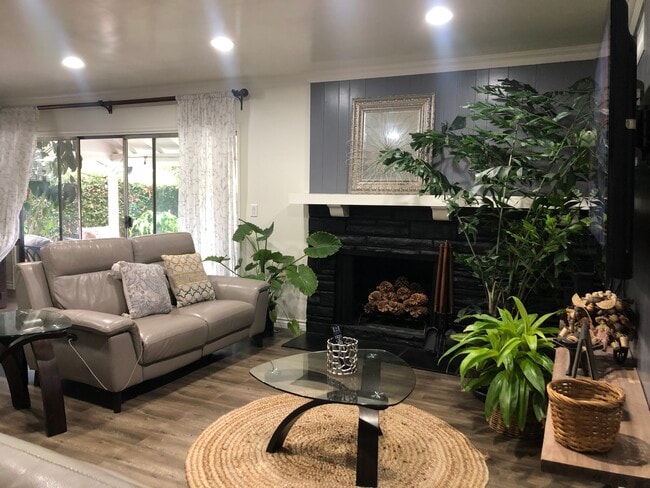 Photo - 9333 Swinton Ave