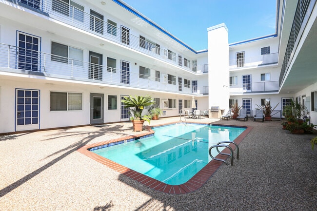 Building Photo - 229 Bicknell Ave Unit 305