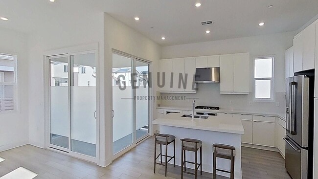 Building Photo - Spacious 4Bd 4Ba Tri-Level Home in Luna Park Community in Irvine