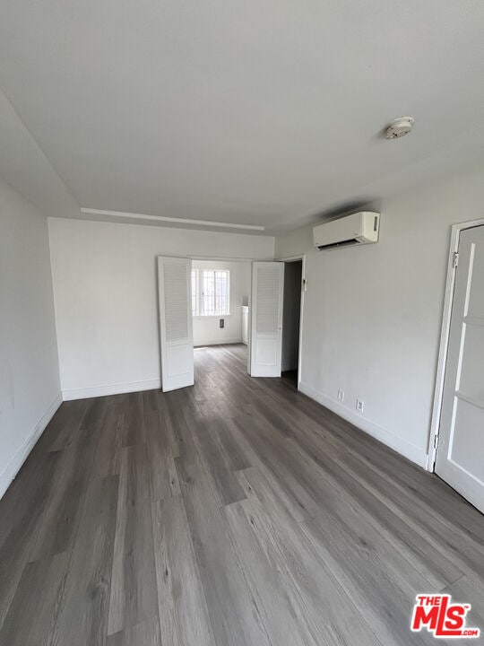 Photo - 7720 S Hoover St