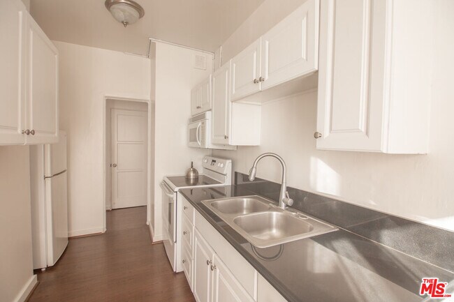 Photo - 1201 N Crescent Heights Blvd Unit 203