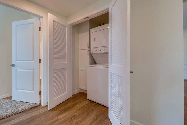 Photo - La Perla Apartments