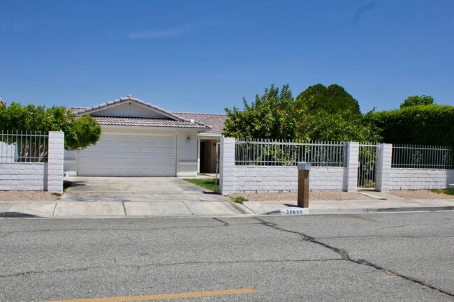 Photo - 30650 Avenida Del Yermo
