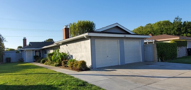 Front Building with Garage 2-2 - 14281 Green Valley Dr Unit B