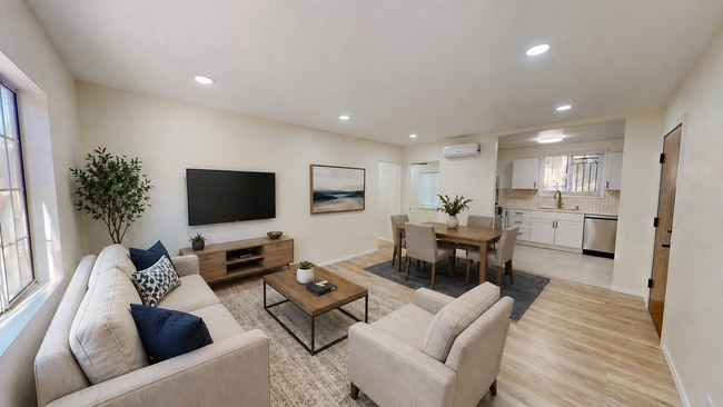Photo - BEAUTIFUL 2 BED - IN HIGHLAND PARK