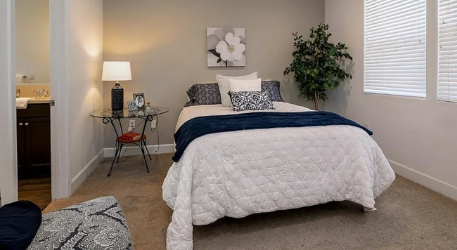 Photo - 552 Oakville Dr. Unit Building 2