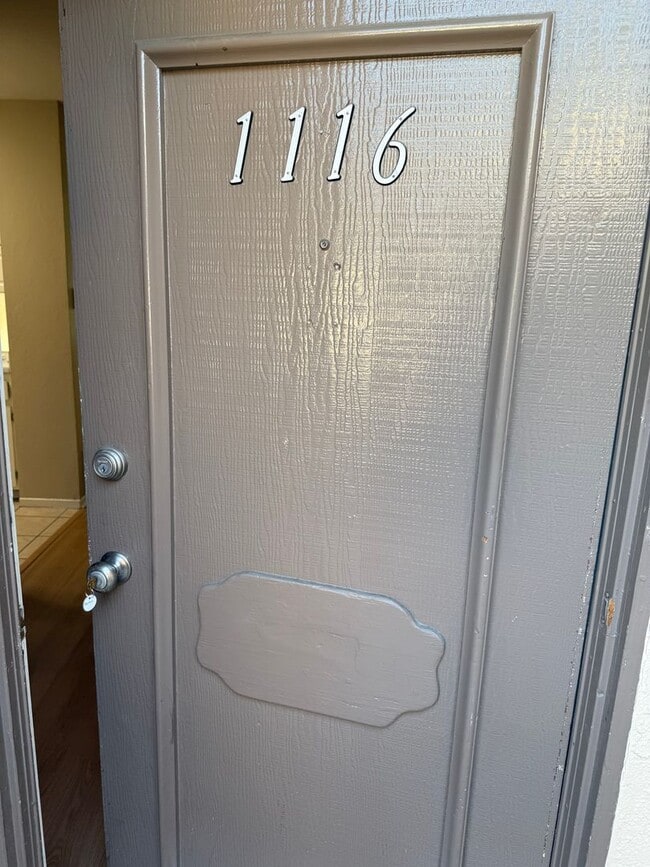 Building Photo - 2 Bedroom 1.5 Bath Beautiful Townhome in E...