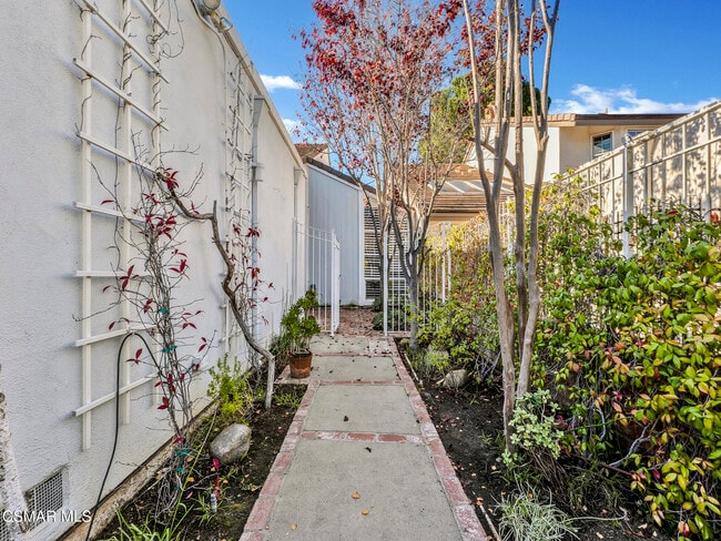 Photo - 3811 Lake Harbor Ln