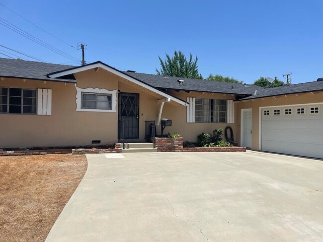 Charming Granada Hills Home - Charming Granada Hills Home