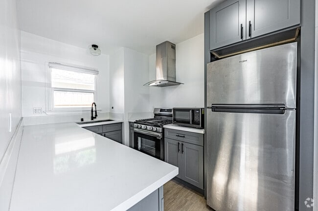 1BR, 1BA - 600SF - Kitchen - 411-417 N Euclid Ave