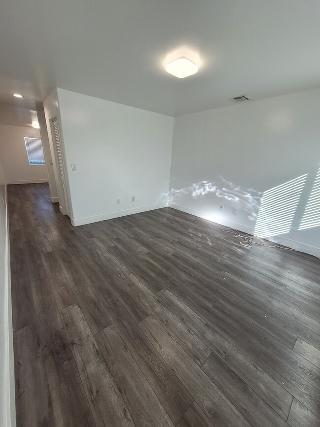 Photo - 25207 Frampton Ave