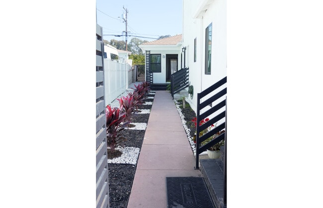 Photo - 6106 S Fairfax Ave Unit 6106 S Fairfax Ave  A