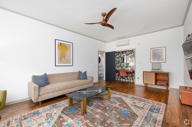 1BD, 1BA - 707SF - Living Room - The Commodore