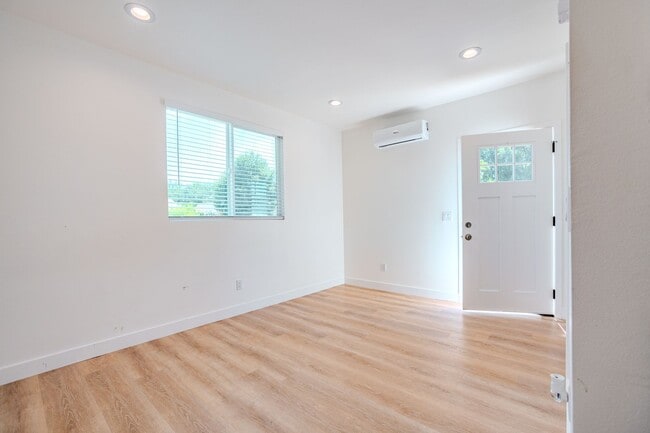 Photo - 10691 McKeen St