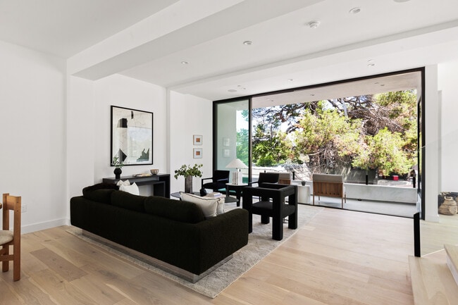 Photo - 861 1/2 Hyperion Ave