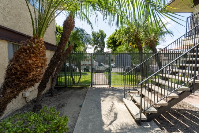 Photo - 3523 W Savanna St Unit 000