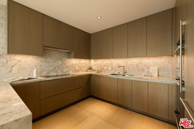Photo - 2025 Ave of the Stars Unit 1607