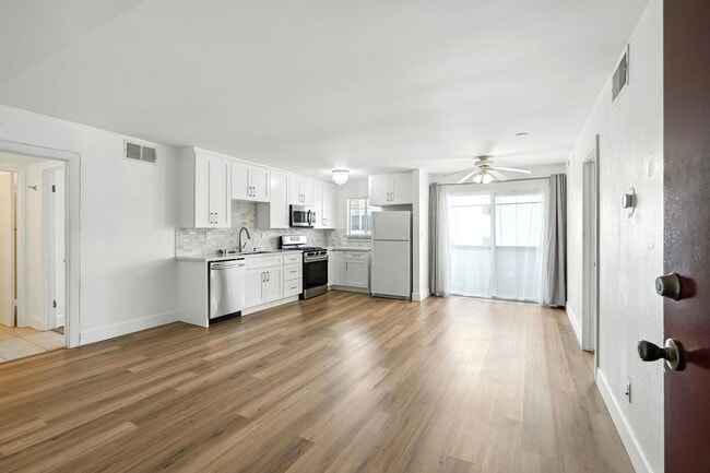 Photo - Tarzana Plaza