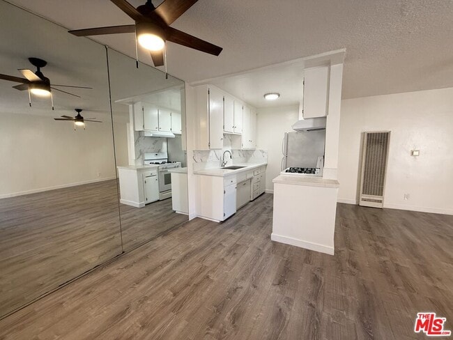 Photo - 5811 Harold Way Unit 3