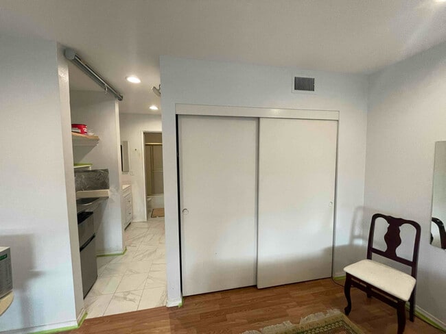 Photo - 5334 Lindley Ave