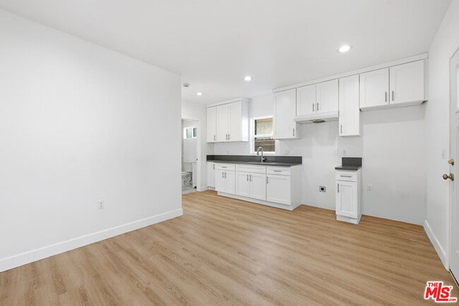 Photo - 222 E Vernon Ave