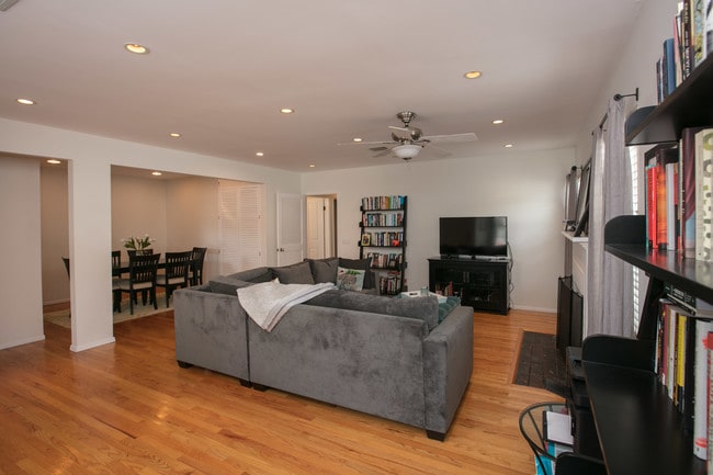 living room - 1622 Franklin St