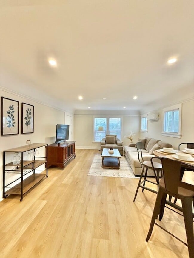 Photo - 2+1 w/all appliances + garage in central L...