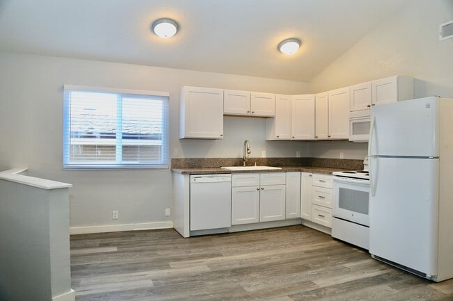 Photo - SO close to the beach and PCH - 3 Bedrooms and 3 Ensuite Bathrooms - Upgraded Upper Home With Lam...