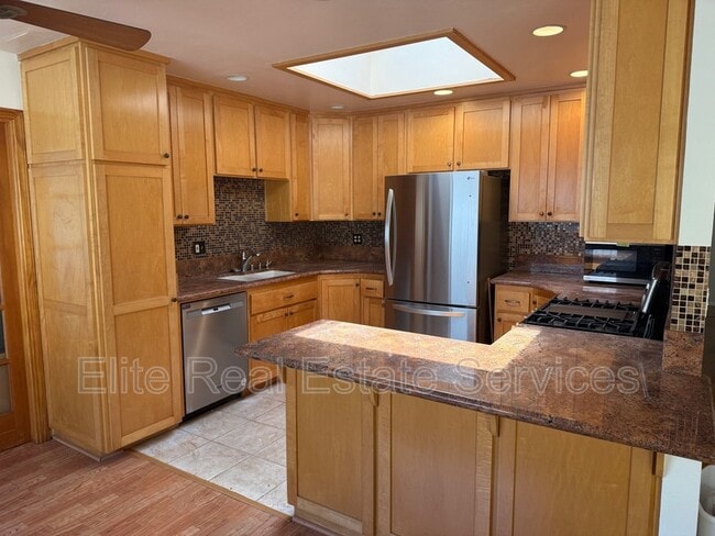 Photo - 2155 Montclair St