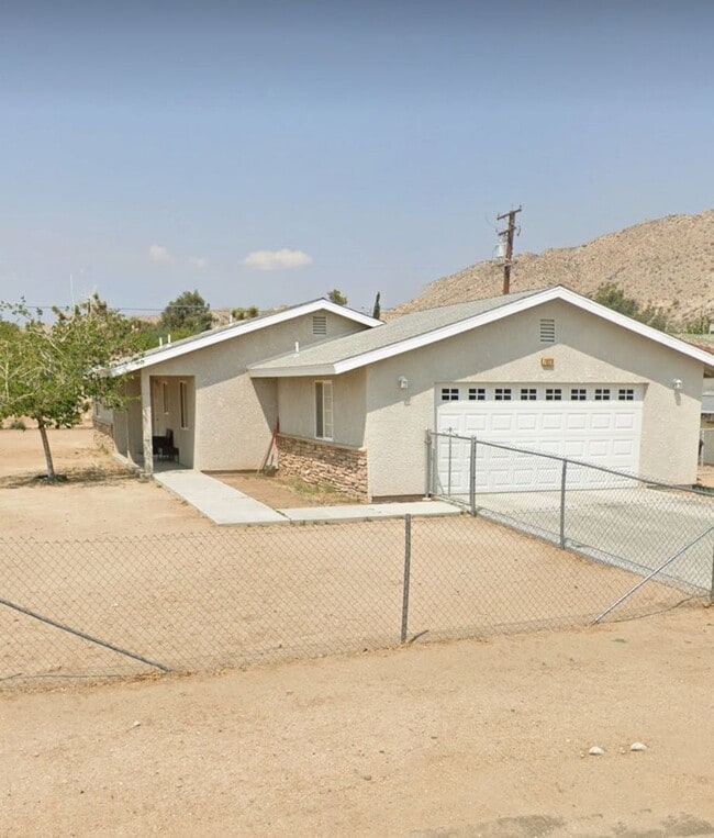Building Photo - Coming Soon! 3 bedroom corner home close to Boy and Girls Club!