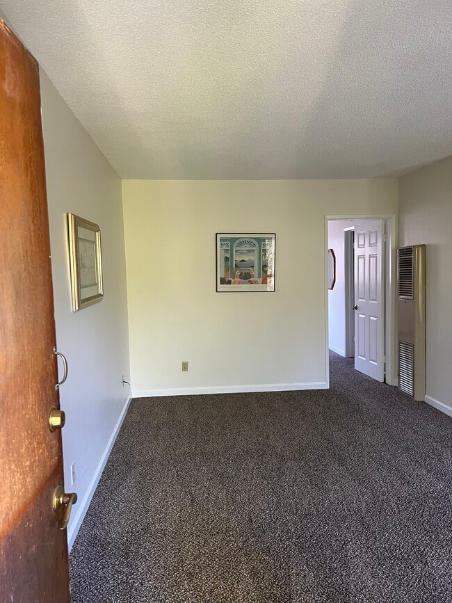 Entrance - 2306 E Commonwealth Ave