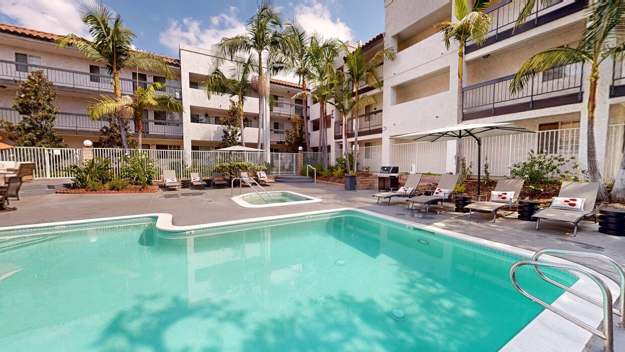 3D Tour - Huntington Oaks Village 55+ Senior Community Apartments