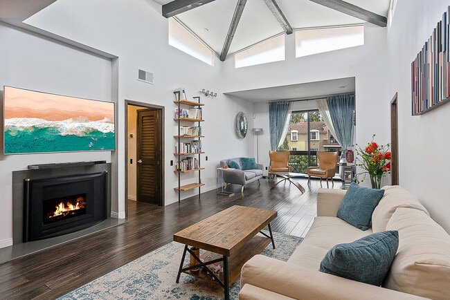 Building Photo - 2175 S Beverly Glen Blvd Unit 403