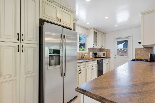 Photo - 23957 Vanowen St