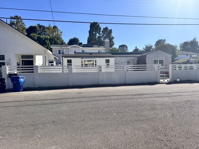 Building Photo - 11836 Laurelwood Dr