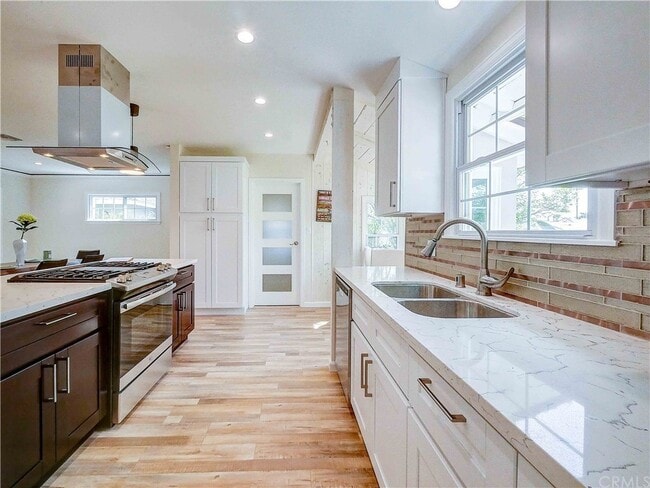 Photo - 15931 Tuba St